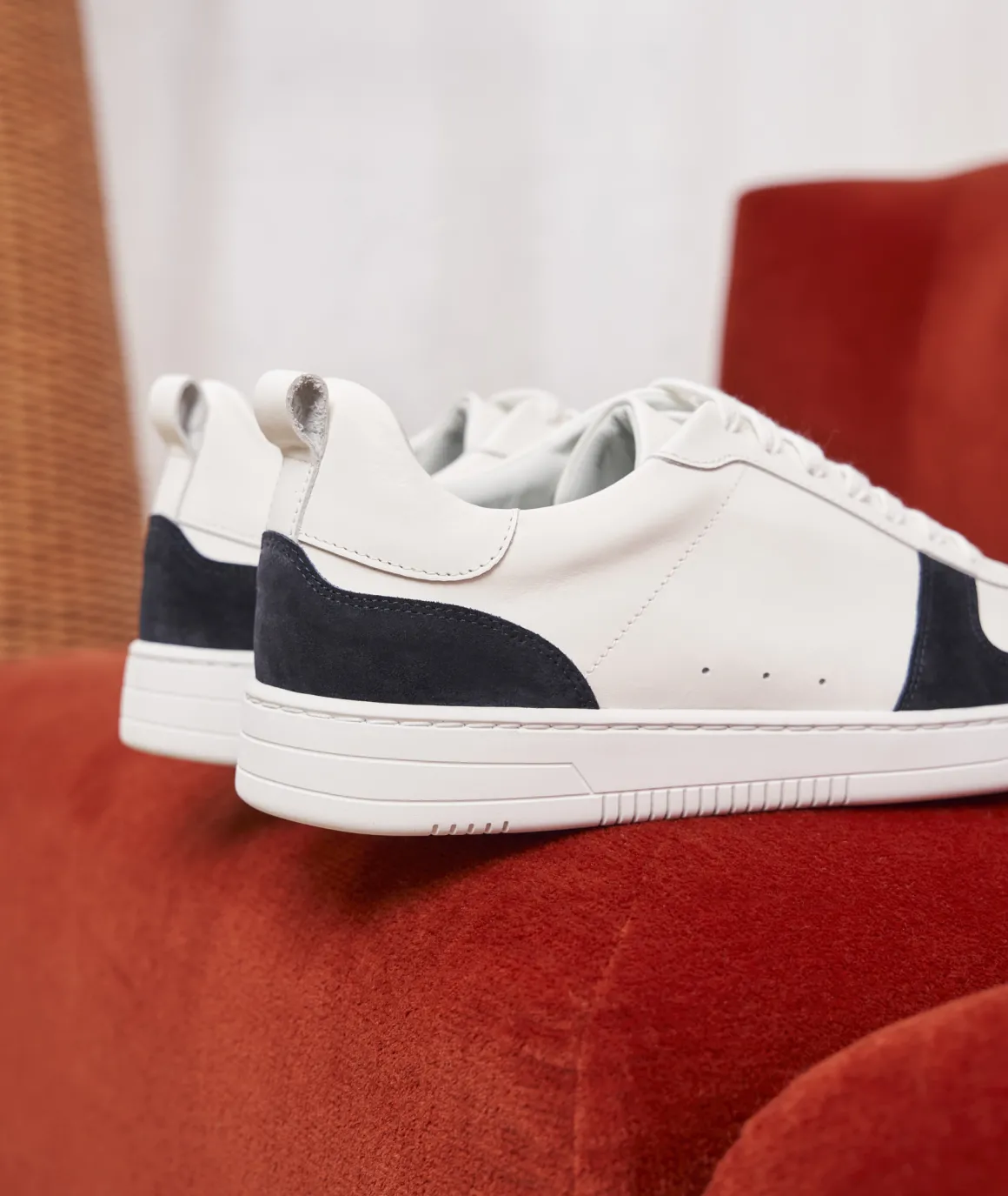 Homme Paire et Fils Sneakers-Sneakers en cuir blancet daim bleu marine